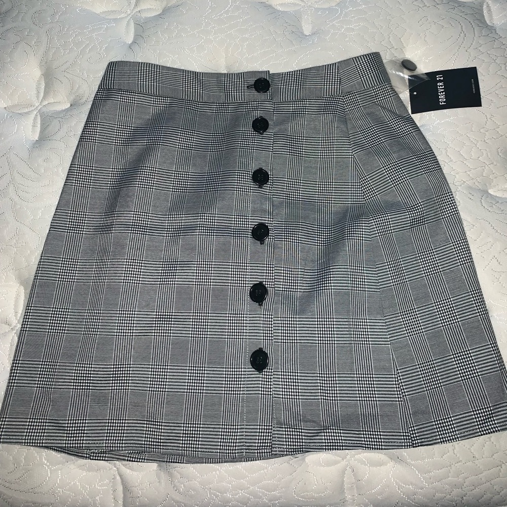 Super cute mini plaid skirt!